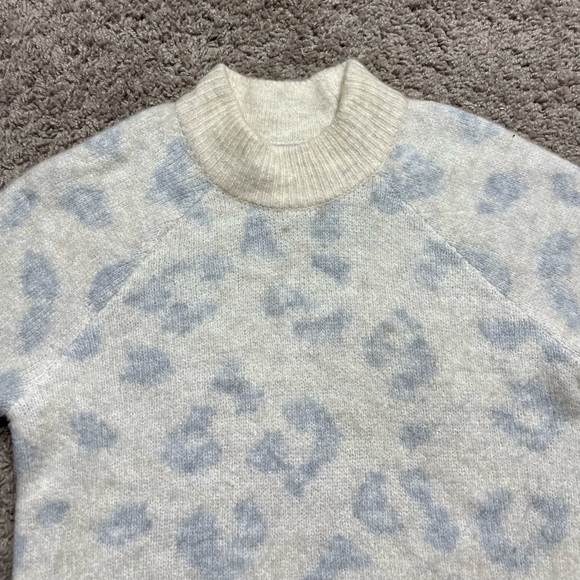 Abercrombie‎ & Fitch Snow Leopard Animal Print Cozy Yarn Sweater XS - Picture 2 of 7